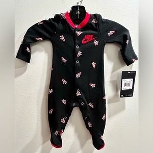 Infant boys Nike snap closure onsie
